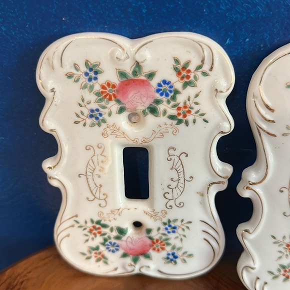 Vintage Set of 2 Arnart Porcelain Hand Painted Floral Single Light Switch Cover - Picture 2 of 4